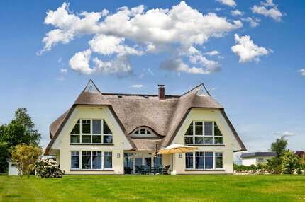 Haus zum Kaufen in Middelhagen 2.800.000,00 € 245.97 m²