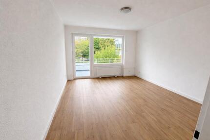 Renovierte 5-Zimmer-Wohnung mit 2 Balkonen, EBK & Stellplatz - Wolfsburg Detmerode