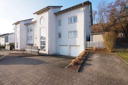 Moderne 2-Zimmer-Wohnung mit Balkon, Einbauküche und Stellplatz - Saarbrücken St Johann