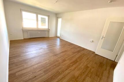 Ab sofort frei: Helle 3-Zimmer-Wohnung mit modernem Bad und Balkon - Düsseldorf Stadtbezirk 6