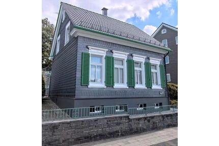 Viel Platz für Ihre Ideen - 2 Häuser + Garagenhalle + Werkstatt - Remscheid Reinshagen