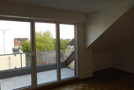helle 3 Zimmer Wohnung DG mit Balkon - Bornheim