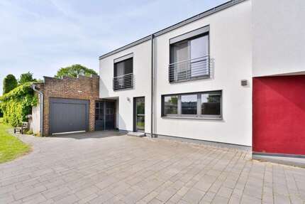 Haus zum Kaufen in Krefeld 749.000,00 € 248.63 m²