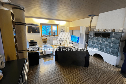 82 m² plus Hobbyraum im Spitzboden - helle 3-Zimmer-Wohnung in Rosenberg mit Balkon und Garage - Sulzbach-Rosenberg