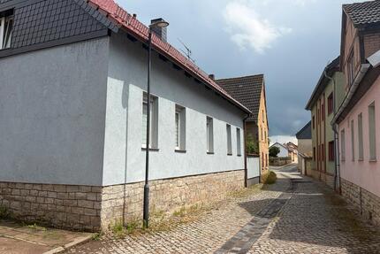 Haus zum Verkauf - 150.000,00&nbsp;EUR Kaufpreis, ca.&nbsp; 120,00&nbsp;m&sup2; in Roßleben-Wiehe (PLZ: 06571)