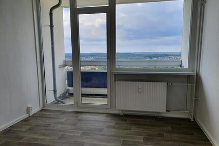 Atemberaubender Ausblick: 21. Etage & helle Küche mit Fenster ! 