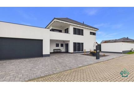 Wohnen auf höchstem Niveau: Neuwertiges Anwesen in ruhiger Lage von Blankenhain