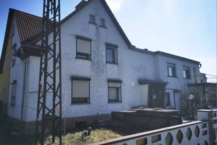 Großzügige Doppelhaushälfte mit XL-Werkstatt in Lauta