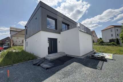 Haus zum Kaufen in Schirmitz 399.000,00 € 153 m²