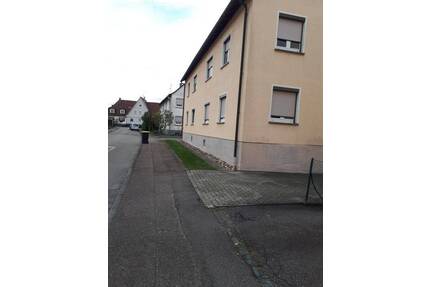 Schöne Wohnung im DG in guter Lage mit Glasfaseranschluß - Oberndorf