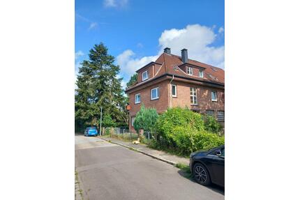 ALTBAUWOHNUNG ÜBER ZWEI ETAGEN, 6 Zimmer IN PLÖN - AB 01.11.2026