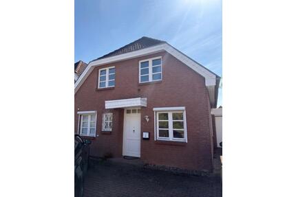 Doppelhaushälfte in Isernhagen HB mit Garage