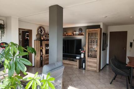 ***ATTRAKTIVE TERRASSENWOHNUNG MIT GARTEN UND SEPARATEM EINGANG*** - Feuchtwangen