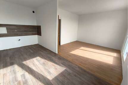 Wohnung zum Mieten in Halle 342,00 € 56.02 m²