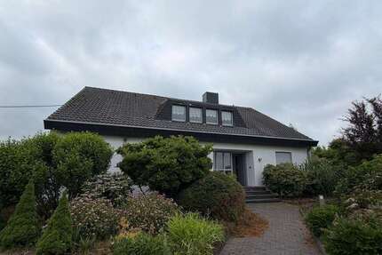 Haus zum Mieten in Bedburg-Hau 1.800,00 € 234 m²