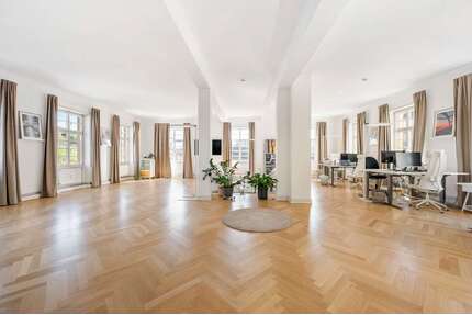 Büro in Stuttgart- Obertürkheim 3.519,20 € 234.21 m²