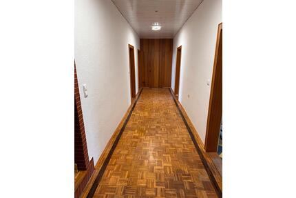 Charmante Altbauwohnung - tlw renoviert teilmöbliert - Hof Altstadt