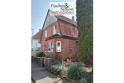 Liebenau-charmanter, laufend gut unterhaltener Altbau mit einem großzügigem Platzangebot und schönem Garten