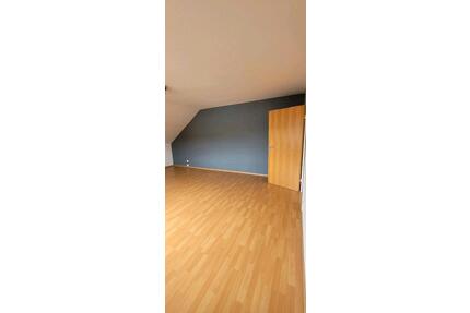 3 Zimmer Dachwohnung - 800,00&nbsp;EUR Kaltmiete, ca.&nbsp; 70,00&nbsp;m&sup2; in Leonberg (PLZ: 71229)