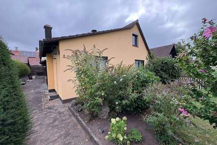 Eckgrundstück in Stein (Unterweihersbuch) - Viel Potenzial für Ihr individuelles Zuhause!