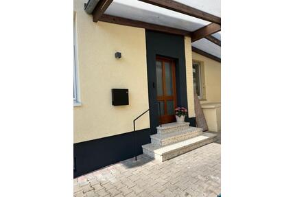 Kernsanierte Doppelhaushälfte mit KNX-Smart-Home, Garage, Carport - Mönchengladbach Nord