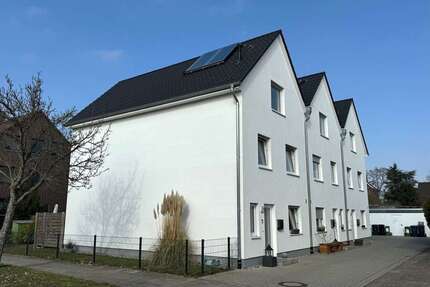 Haus zum Mieten in Peine 1.260,00 € 153.93 m²