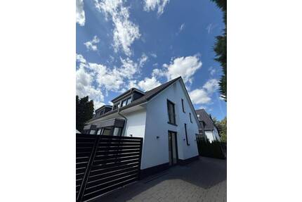 Moderne Doppelhaushälfte in sonniger Südlage – ruhig, effizient & pflegeleicht - Hamburg Schnelsen