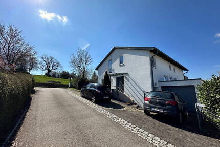 Selten: provisionsfreies Zweifamilienhaus in Top-Lage - Feldrand, Garten, Wohnen & ggf. Vermieten - Deizisau