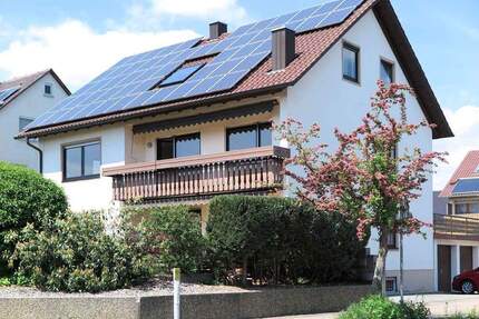 Langenau Ortsrand gepflegte 3-Zi.-Etagenwohnung im OG mit Balkon, EBK, Garage, Stellpl. + Kaminofen