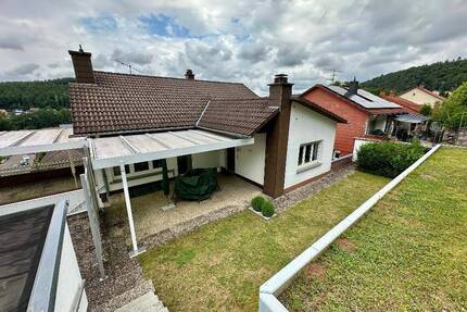 +++In unverbaubarer Lage: Charmantes Einfamilienhaus mit kleiner Einliegerwohnung, Panoramablick, Terrassen, Garten, Garage in ruhiger, idyllischer La - Waldfischbach