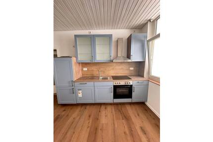 Frisch renoviert! Tolle 2-Zimmer-Wohnung mit Einbauküche und Loggia in Citylage - Bünde
