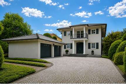 Haus zum Kaufen in Hamburg-Lemsahl-Mellingstedt 1.930.000,00 € 260.75 m²