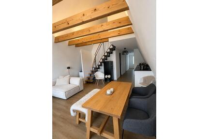 Exklusives Wohnen im Herzen von Forchheim – stilvolle 2-Zimmer-Dachgeschosswohnung mit Galerie