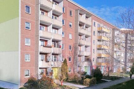 Wohnen mit Blick - 330,00&nbsp;EUR Kaltmiete, ca.&nbsp; 55,50&nbsp;m&sup2;&nbsp;Wohnfl&auml;che in Wilkau-Haßlau (PLZ: 08112)