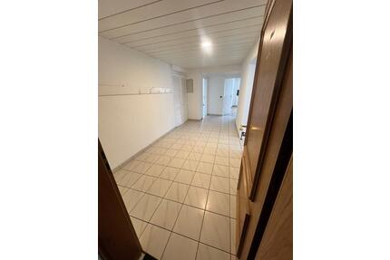 Große 3 Zimmer Wohnung -Helle Räume und Große Küche + Bad - Karben