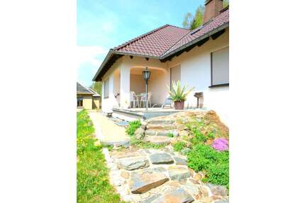 Haus zum Kaufen in Klingenthal 185.000,00 € 198.5 m²