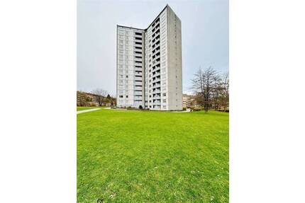 Vermietete 2-Zimmer-Wohnung mit EBK, Balkon, Aufzug und Bodenkammer Kiel-Dietrichsdorf