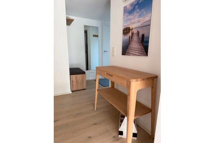 Helle & möblierte 2-Zimmer-Wohnung, eigener Eingang & Parkplatz - Starnberg