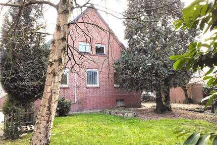 RESERVIERT!! Geräumige Doppelhaushälfte mit Vollkeller, Nebengebäude und großem Grundstück im ruhigen Gildehaus - Ideal für Handwerker - Bad Bentheim