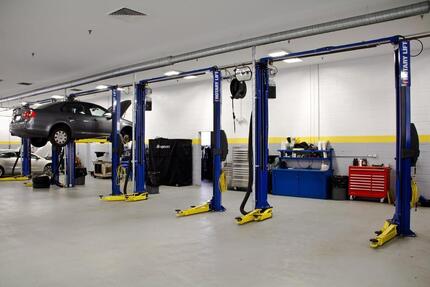 Autowerckstadt mit NEU 4 Bühnen NEU Einrichtung zu Vermieten - Schönborn