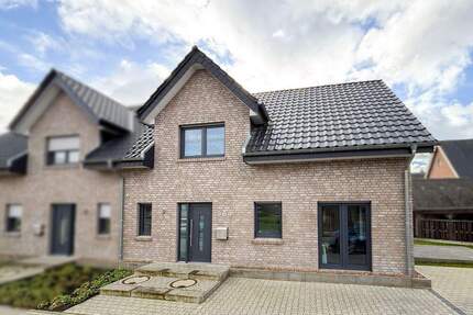 Optimal konzipiert! - Vermietete Neubau-Doppelhaushälfte im Ortskern von Bevergern! - Hörstel