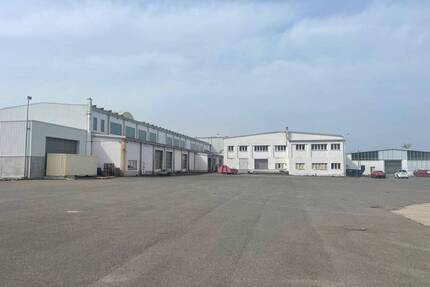 3 Lagerhallen mit Bürogebäude, Garagen und Freiflächen auf ca. 30.000 m² Grundstück - Machern Lübschütz