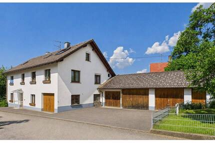 Viel Platz für die ganze Familie - gepflegtes Zuhause mit großem Grundstück - Fluorn-Winzeln / Winzeln