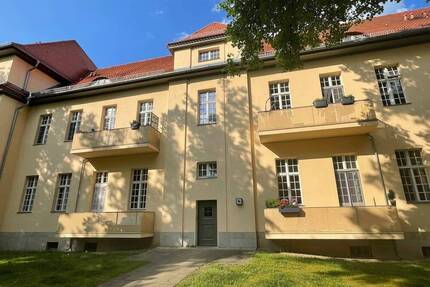 Frei! Schöne 3-ZKB-Wohnung mit Balkon und Pkw-Stellplatz - Berlin Buch