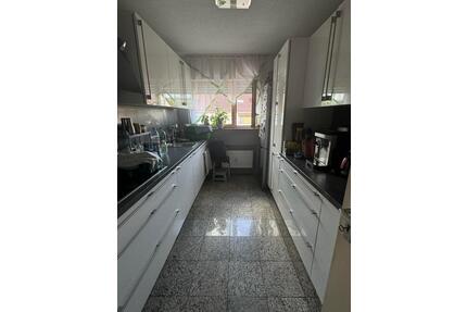 Exklusive 3- Zimmer- Erdgeschosswohnung mit großem Garten - Weinstadt