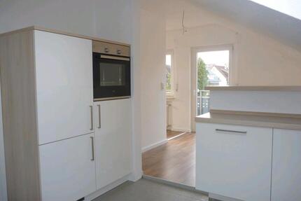 Helle 3 Zimmer Dachgeschosswohnung mit Balkon - Backnang