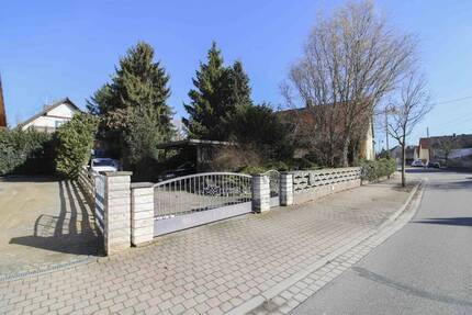 Im Sommer am Pool, im Winter am Kamin: Einfamilienhaus mit barrierefreier Einliegerwohnung - Ammelshain