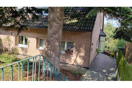 GEPFLEGTES EIN - ZWEI FAMILIENHAUS IN SOLINGEN - RUHIG GELEGEN MIT GARTEN UND GARAGE