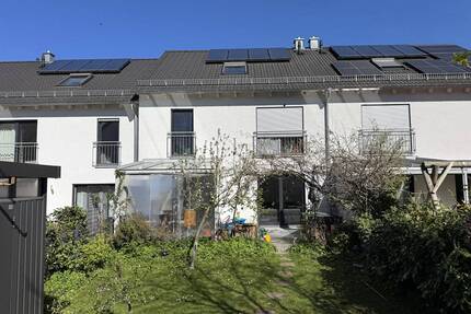 Modernes Reihenmittelhaus in ruhiger Lage von Erlangen (In der Reuth), Baujahr 2015