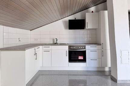 Modernisiertes Dachgeschoss mit Einbauküche-BITTE SCHRIFTLICH ANFRAGEN - Weil am Rhein